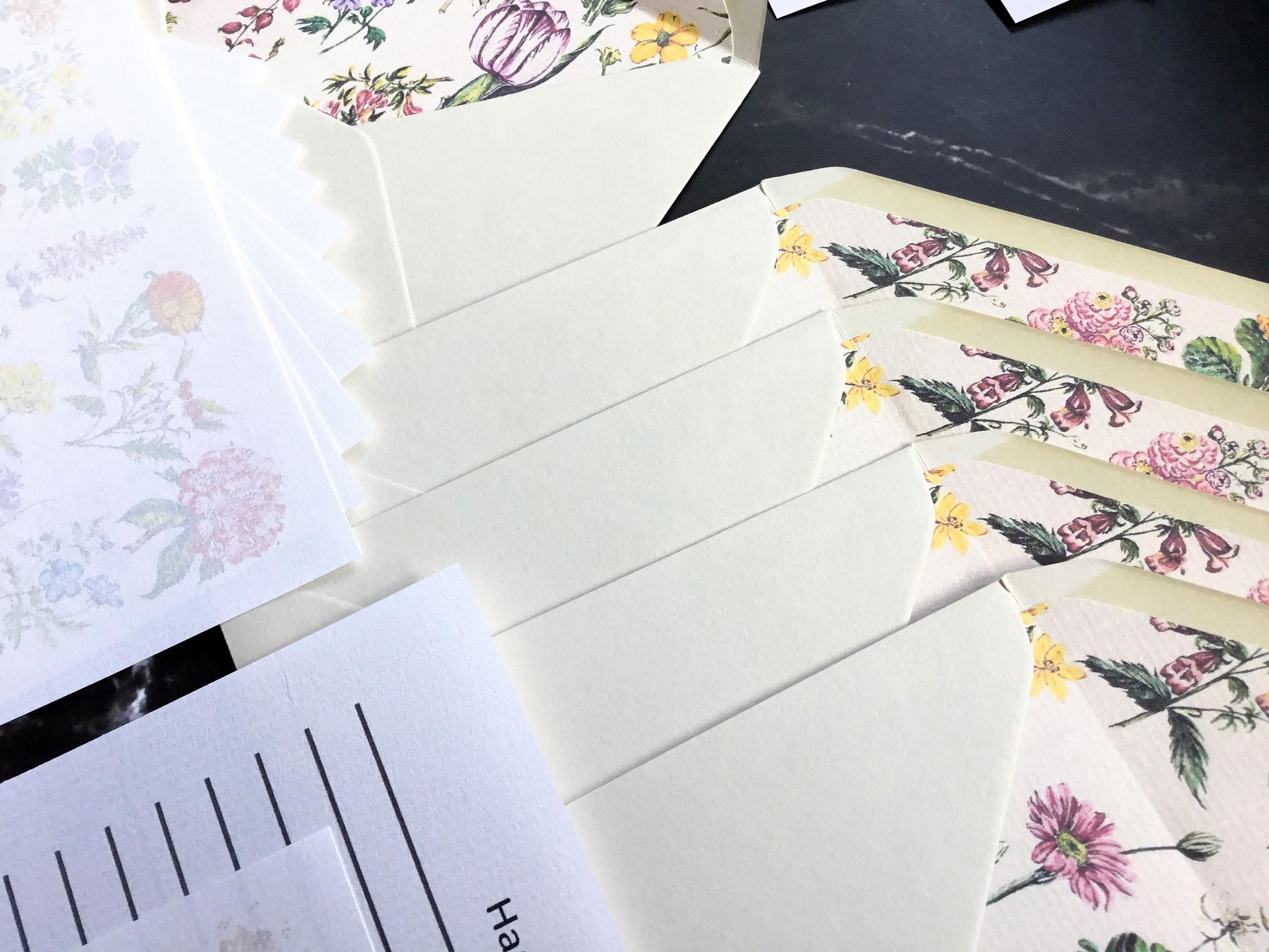 Luxury Vintage Floral Scented Letter Writing Stationery Gift Set with Accessories