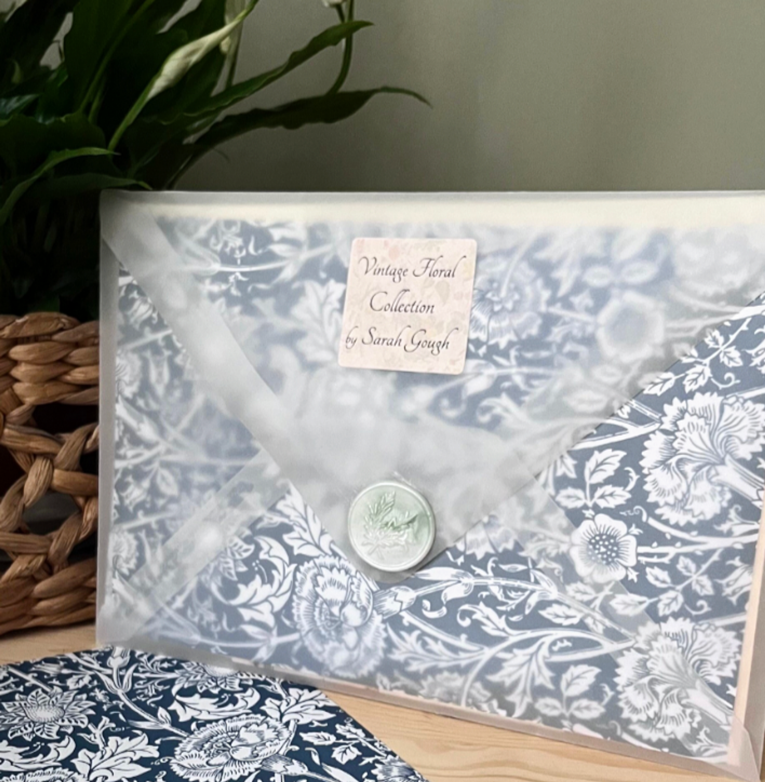 Luxury Vintage Floral Scented Letter Writing Stationery Gift Set with Accessories