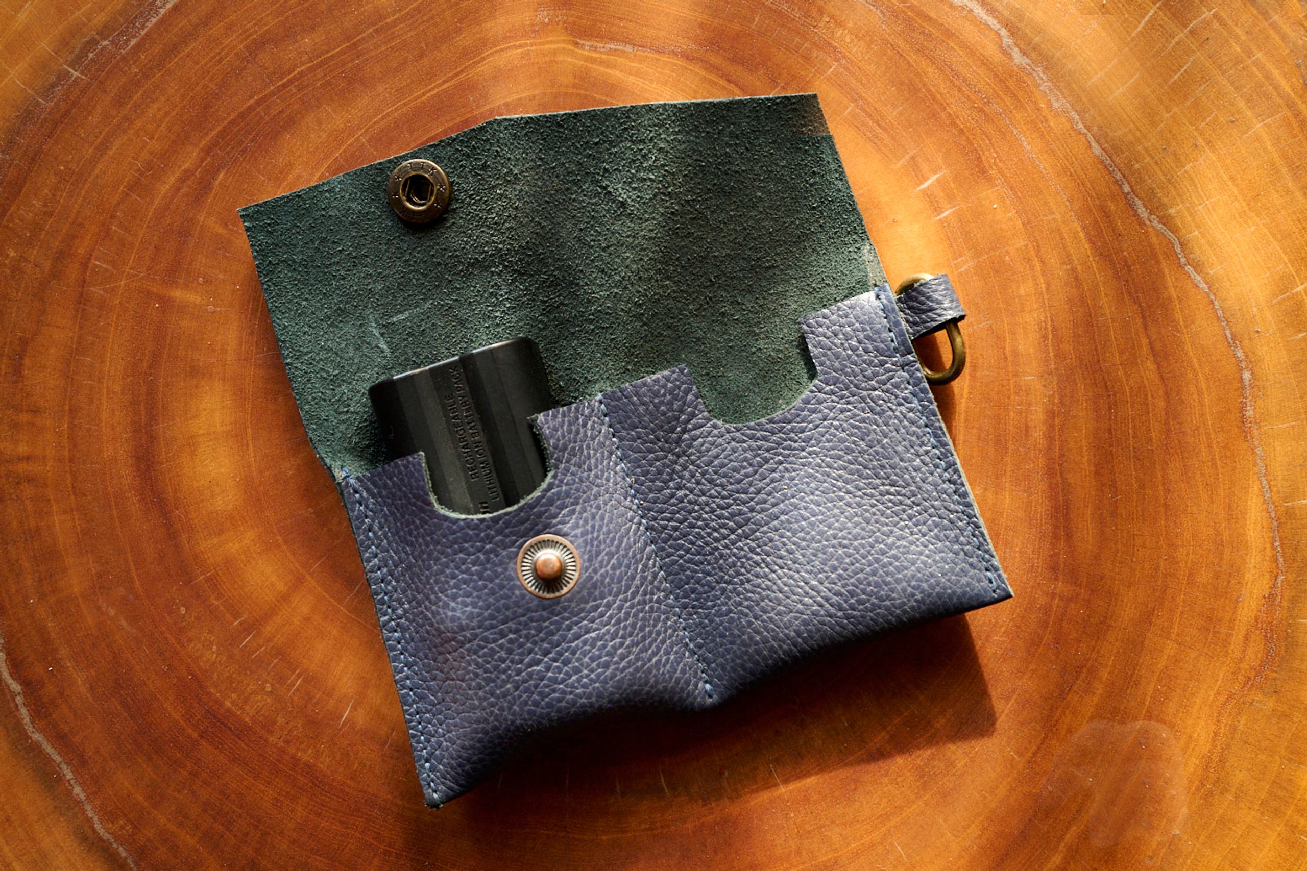 Skins: Thinsa Camera Dual Battery Leather Case