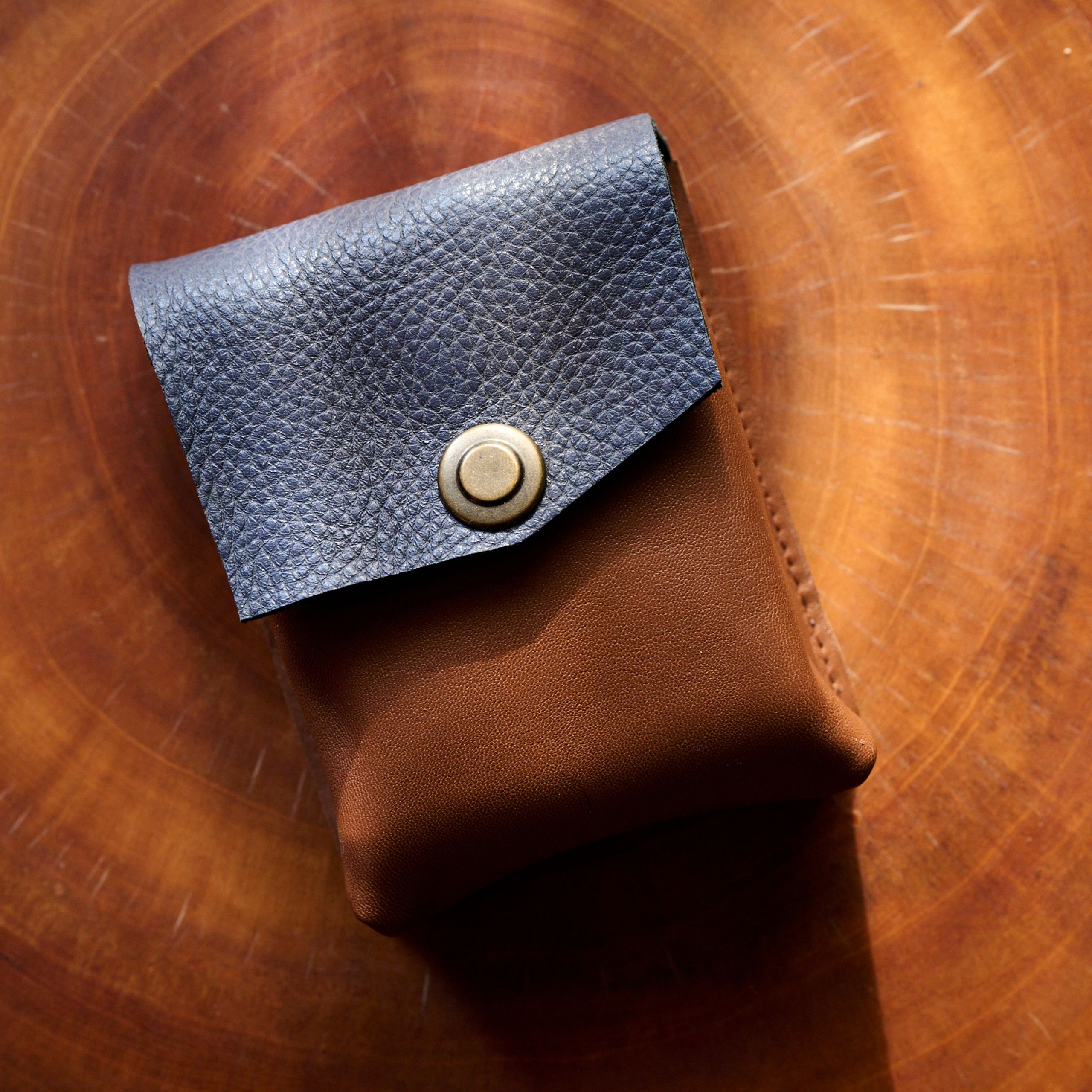 Skins: Soha Camera Battery Charger Leather Cover