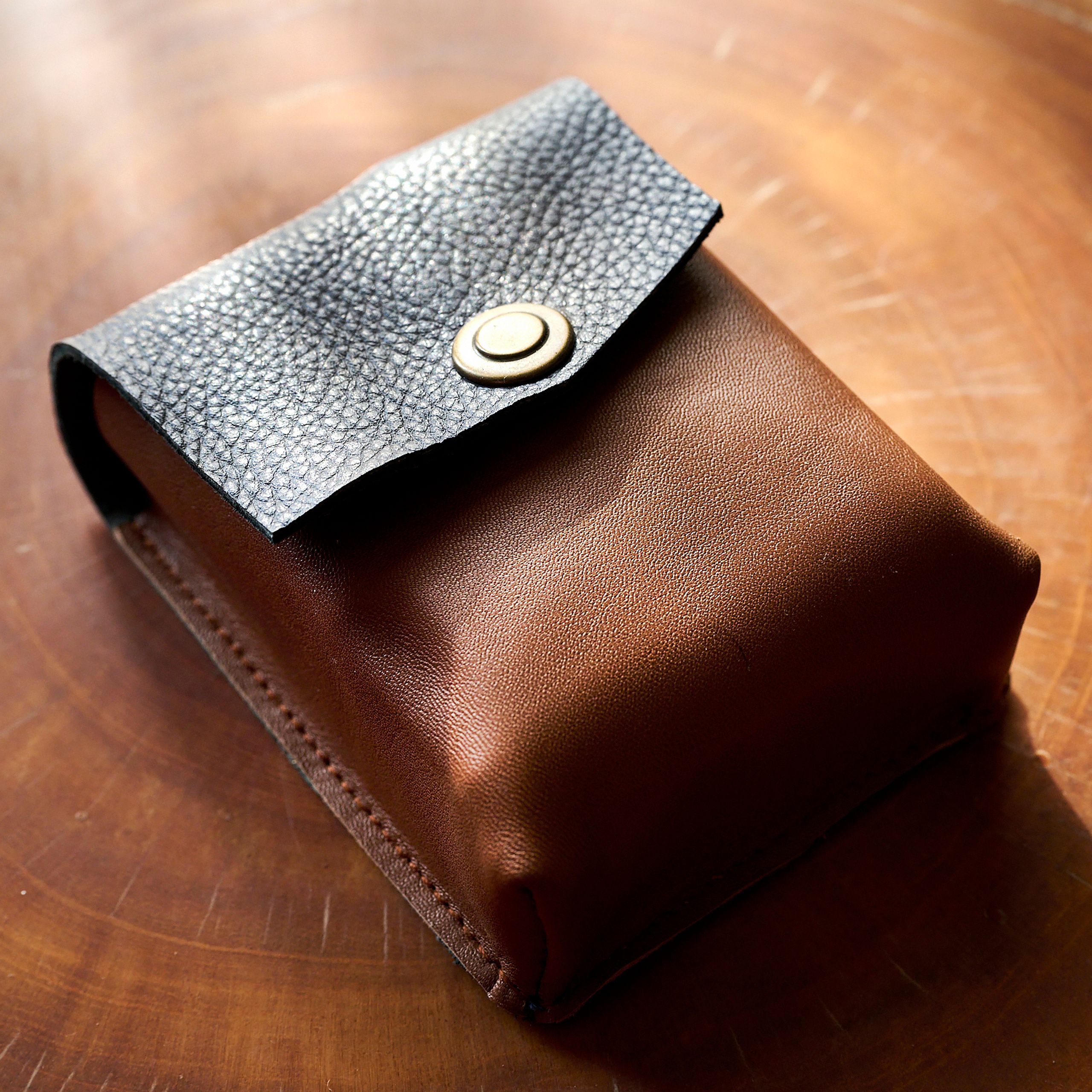 Skins: Soha Camera Battery Charger Leather Cover