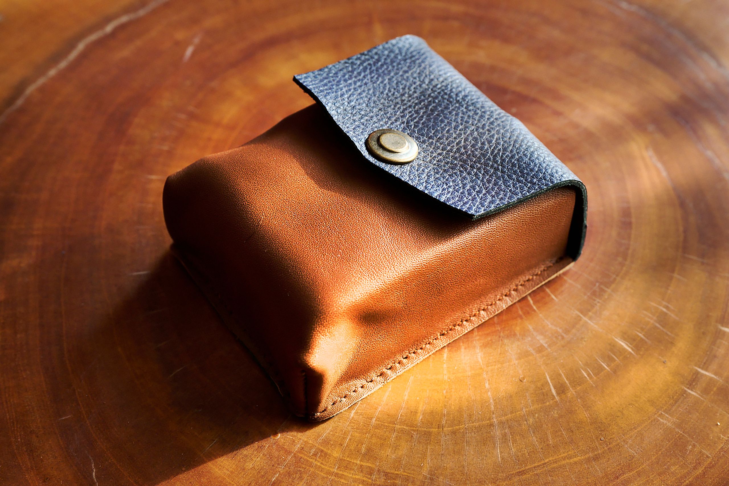 Skins: Soha Camera Battery Charger Leather Cover