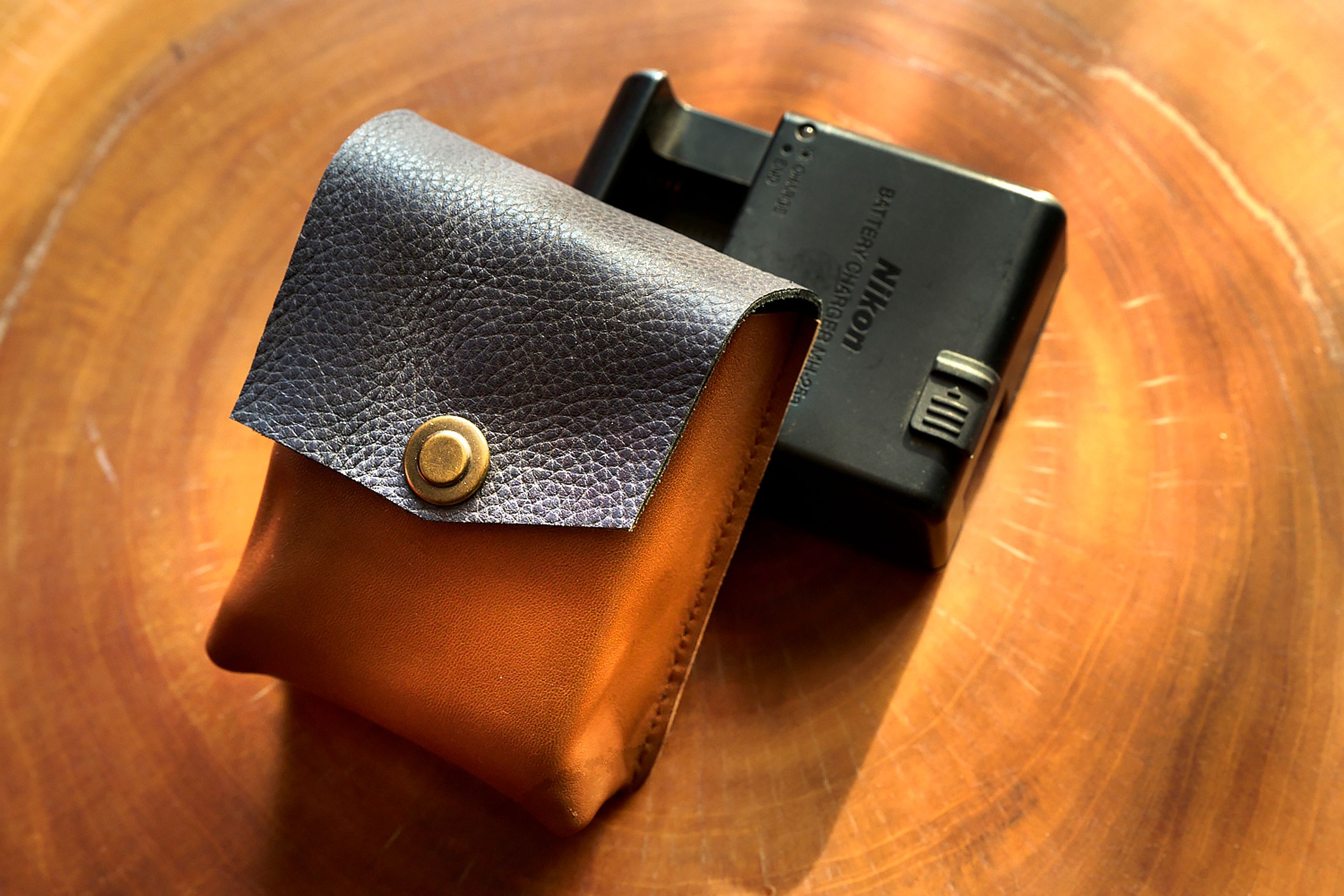Skins: Soha Camera Battery Charger Leather Cover