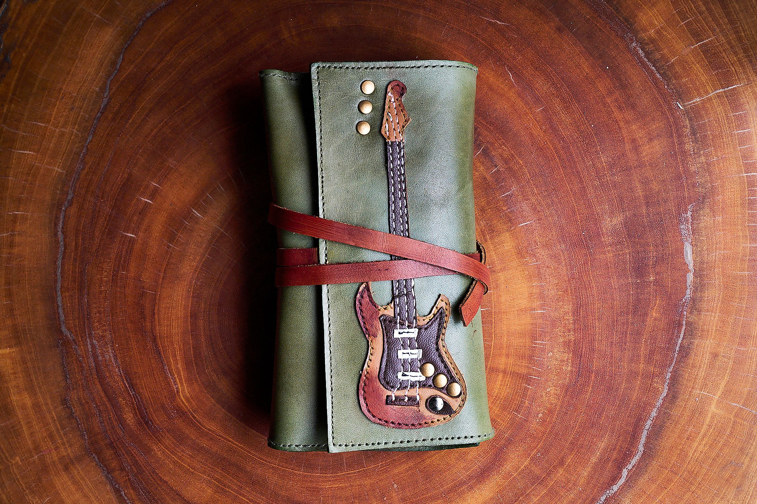 Skins: Pongchau Tobacco Pouch with Guitar Charm (Trifold)