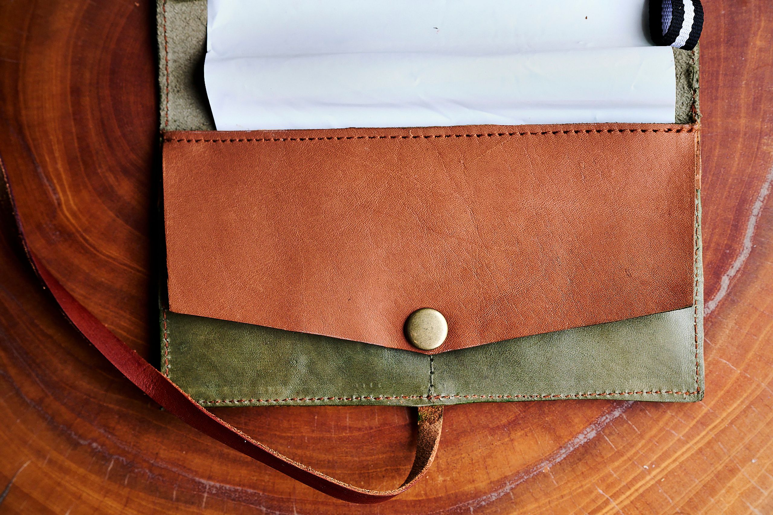 Skins: Pongchau Tobacco Pouch with Guitar Charm (Trifold)