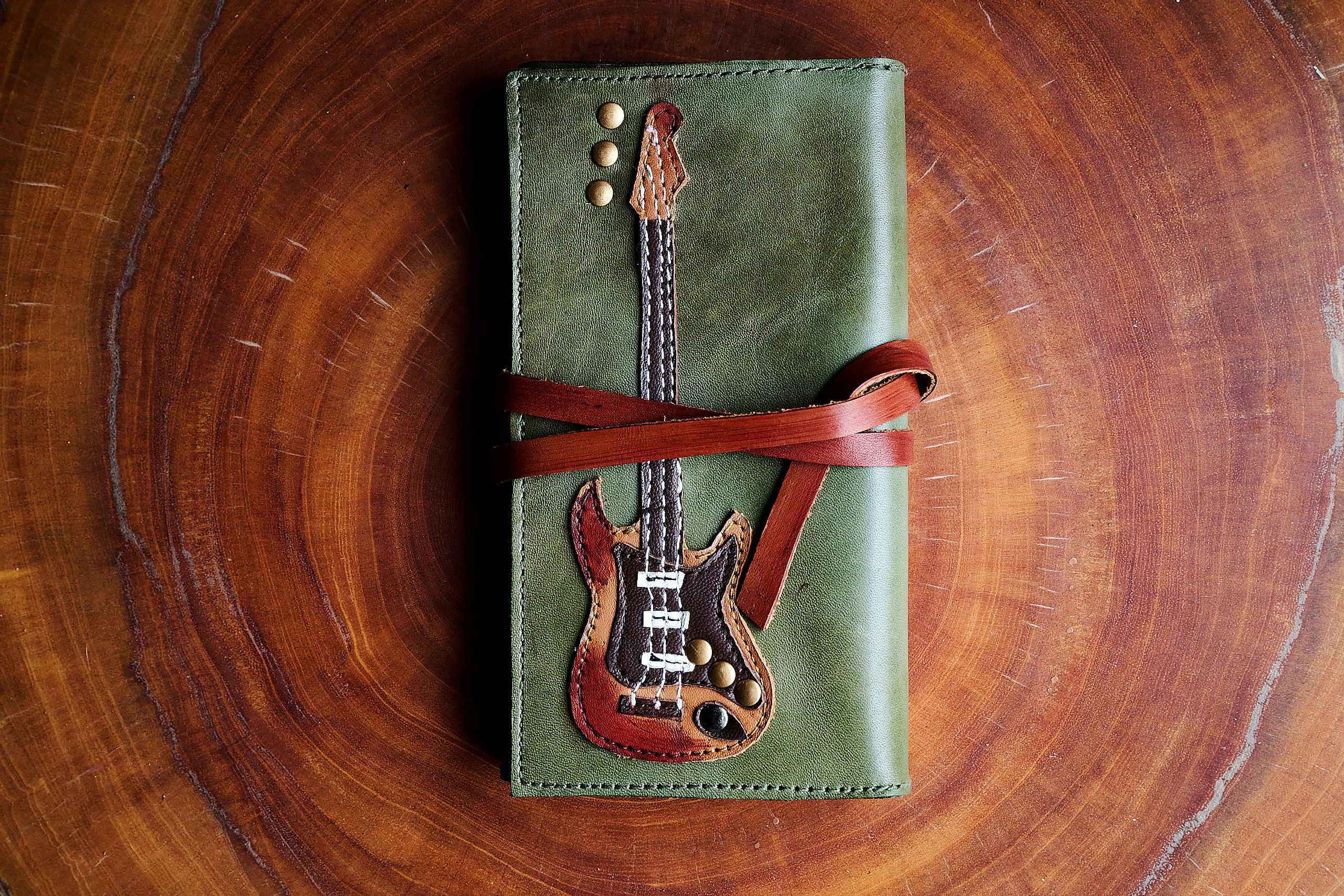Skins: Pongchau Tobacco Pouch with Guitar Charm (Trifold)