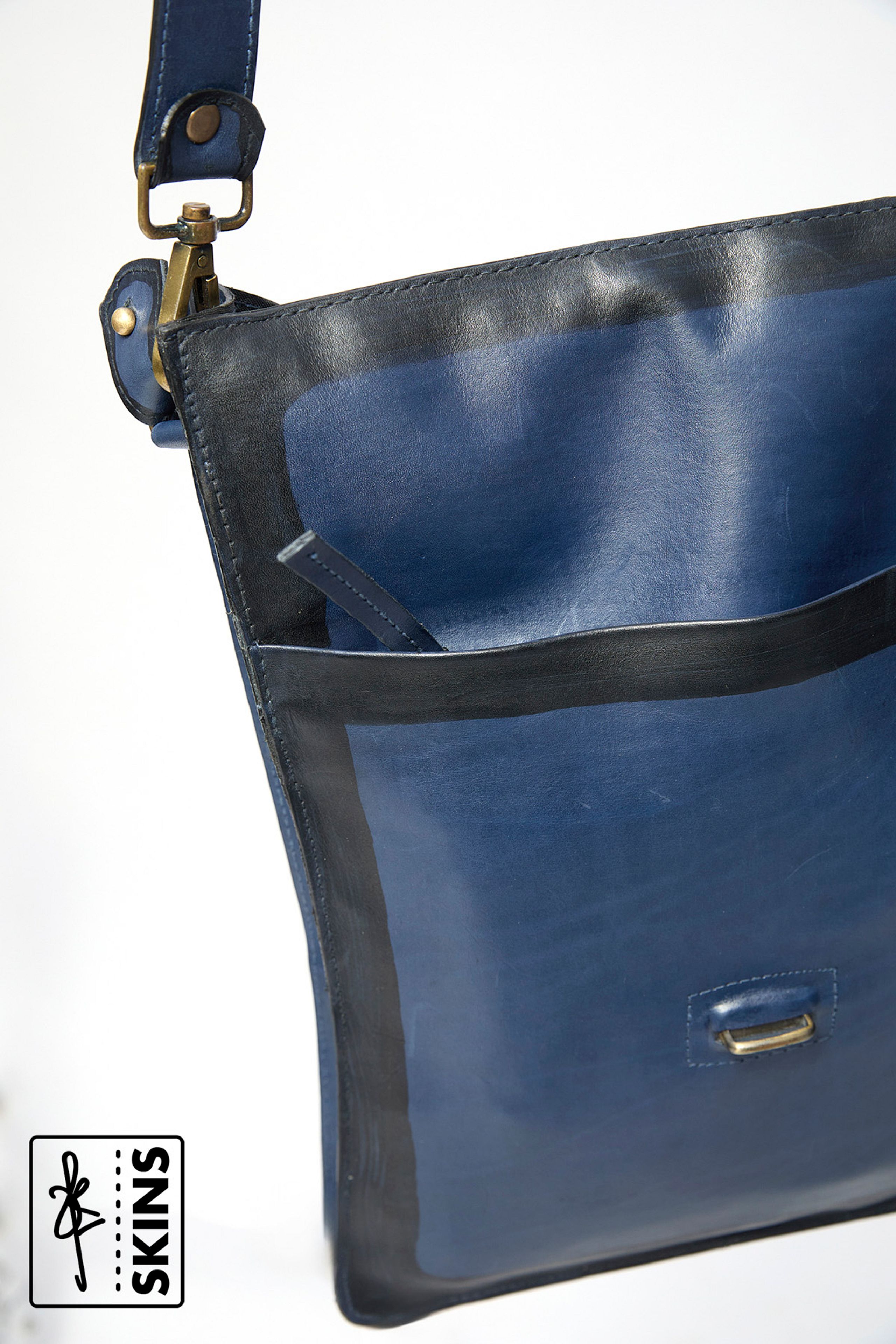 SKINS: Koshā Origin Leather Laptop Vertical Sling Bag (Rich Navy)